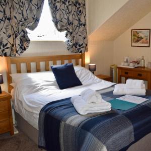 a bedroom with a bed with towels on it at Bewdley Hill House in Kidderminster