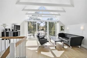 TV a/nebo společenská místnost v ubytování M13004-Vaeggerlose-Marielyst-Strandvej-63-K