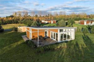 an overhead view of a house on a field at M14010-Vaeggerlose-Savavej-29 in Marielyst