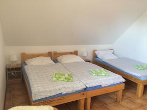 Llit o llits en una habitació de Apartmány Na Statku