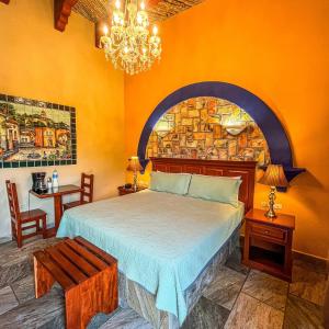 a bedroom with a bed and a painting on the wall at Álamos Bonito Resort in Álamos +58 photos