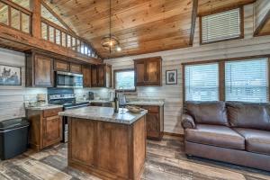 Köök või kööginurk majutusasutuses Resort at Fredericksburg Unit 11