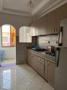 Dapur atau dapur kecil di Spacious, well-equipped apartment