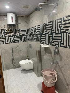 a bathroom with a toilet and a sink at Maa Kushmanda Guest House in Varanasi