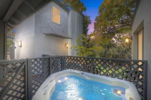 Bazén v ubytování Schubert Place nebo v jeho okolí