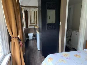 Fotografie z fotogalerie ubytování Quiet Backyard Cabin v destinaci North Vancouver