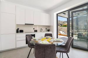 Køkken eller tekøkken på Villa Zen Zazan by Villa Plus