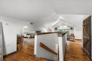 Fotografie z fotogalerie ubytování Luxury Home with Fire Pit & Hill Country Views v destinaci Luckenbach