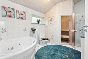 Ένα μπάνιο στο M12021-Vaeggerlose-Harestien-12 +12 φωτογραφίες