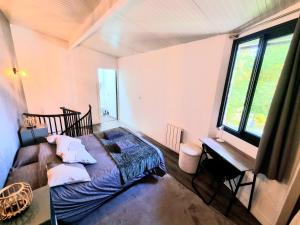 a bedroom with a bed and a window at Maison Duplex Confort-Coté Cour et Jardins-Centre Gare in Amiens +56 photos