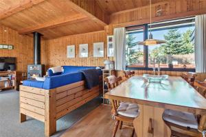 a living room with a blue couch and a table at M21012-Gedser-Allingsgavevej-2 in Gedser