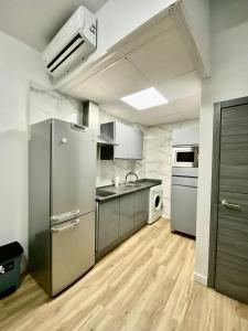 Η κουζίνα ή μικρή κουζίνα στο Apartamentos PIAS