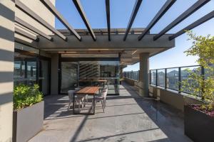 Ban công/sân hiên tại Viva trindade em frente à UFSC, prédio completo com food-hall +2 ảnh