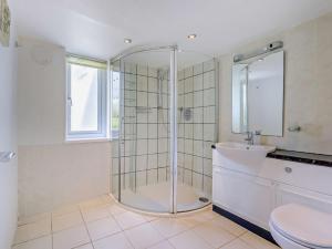 Et badeværelse på 2 Bed in Clovelly FORDM + 15 billeder