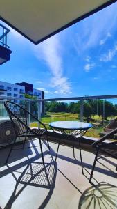 a patio with a table and chairs on a balcony at Studio Ezeiza Aeropuerto 204 in Ezeiza +21 photos