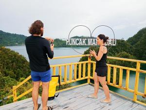 Gallery image of Mawar Homestay in Besir