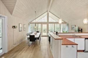 Gambar di galeri bagi M191-Vaeggerlose-Baeverstien-46 di Bøtø By