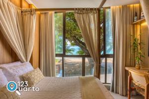 a bedroom with a bed and a large window at Get Sense By 123Quarto Hospedagem in Tambaú +236 photos