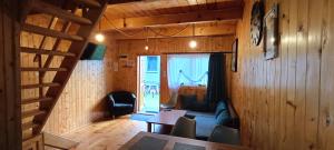a living room with a couch and a table at u HELanki - Domki letniskowe przy samej plaży - Kuźnica in Kuźnica