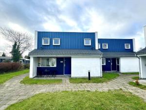 a blue and white house with a blue roof at M358-Vaeggerlose-Norrevang-38 in Bøtø By