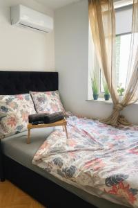 Ένα ή περισσότερα κρεβάτια σε δωμάτιο στο Cute apartament