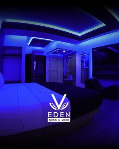 a bedroom with a bed with a blue lighting at Hotel y Villas V Edén Atlacomulco in San Antonio Enchisi
