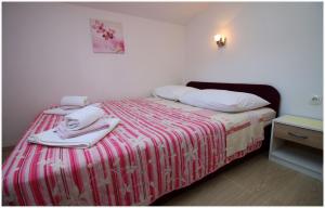 En eller flere senge i et værelse på Apartments HULJEV + 35 billeder