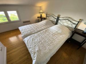 Ένα ή περισσότερα κρεβάτια σε δωμάτιο στο Résidence Le Moana - 002 - Maison avec vue exceptionnelle sur l'Océan MAE-2391