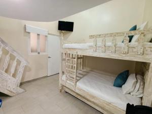 a bedroom with two bunk beds in a room at Art Hotel Getsemani in Cartagena de Indias