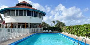 Kolam renang di atau dekat dengan Hotel Blue Reef by On vacation