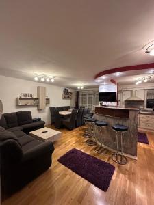 a large living room with a couch and a bar at Apartament cu o cameră și living in Alba Iulia