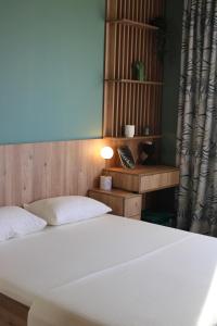 Ένα ή περισσότερα κρεβάτια σε δωμάτιο στο Sunset Park Apartment