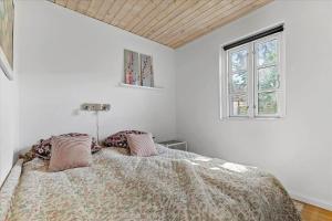A bed or beds in a room at K19104-Sejero-Kongstrupvej-19-E