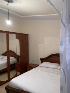 Ένα ή περισσότερα κρεβάτια σε δωμάτιο στο The Terrace House