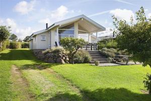 a small white house with a grass yard at SL051-Slagelse-Dansvej-10 in Slagelse