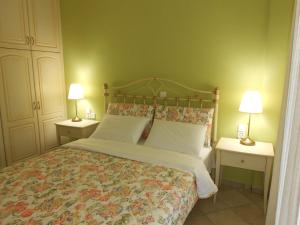 A bed or beds in a room at Villa Sofia