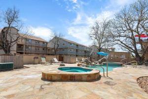 Swimmingpoolen hos eller tæt på Heated Pool & Hot Tub Near River & Tourist Spots