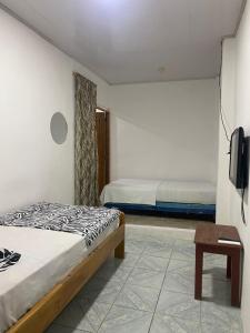 Postel nebo postele na pokoji v ubytování Hostal El Almendro