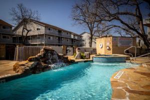 a swimming pool with a water fountain in a building at Shared Heated Pool Balcony BBQ Near Downtown in New Braunfels