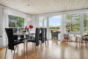 a dining room with a table and chairs at 20137-Samso-Topmejsevej-8 in Nordby