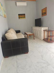a living room with a couch and a table at QingQing民宿 in Moncarapacho +12 photos