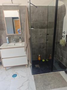 a bathroom with a shower and a sink at QingQing民宿 in Moncarapacho