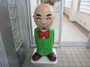 a statue of a man in a green shirt and bow tie at Hotel Tetora Honhachinohe - Vacation STAY 97895v in Hachinohe +1 photo