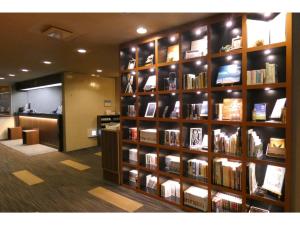a book shelf filled with books in a library at Smile Hotel Kushiro - Vacation STAY 10575v in Kushiro