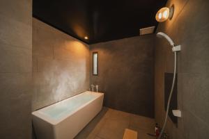 Ένα μπάνιο στο Yufudakeroten Nanafushi - Vacation STAY 62949v +26 φωτογραφίες