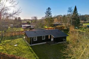an overhead view of a house with a roof at AE238-Aeroskobing-Skraningen-1 in Ærøskøbing