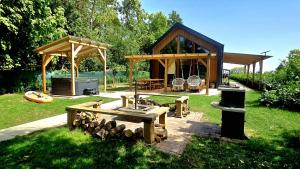 Κήπος έξω από το Chill House Danzug Gyomaendrőd