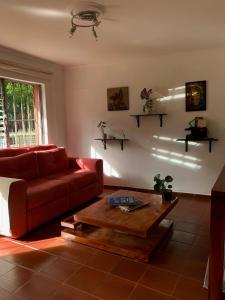 Posezení v ubytování El Solar Hostel - Comuna 13, graffitour