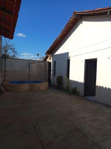 Bygningen som feriehuset ligger i + 9 billeder