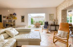 Χώρος καθιστικού στο 4 Bedroom Nice Home In Saint-Pierre-D'oléron +13 φωτογραφίες